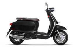 melns motorolleris lambretta V50